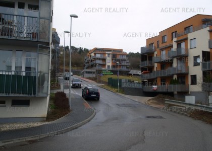 Pronájem pěkného bytu s balkonem 2+kk,50m2 v novostavbě včetně parkovacího stání P5-Motol.