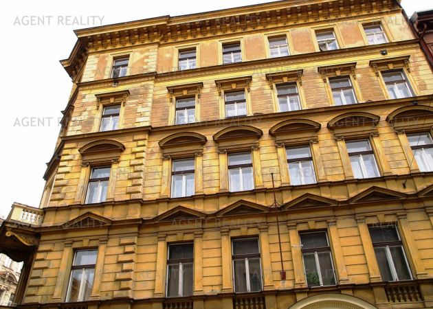 Pronájem částečně zařízeného světlého bytu 4+1, 152m2 v nájemním domě P5-Smíchov.