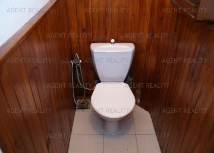 Pronájem částečně zařízeného světlého bytu 5+1, 150m2 v nájemním domě P5-Smíchov.