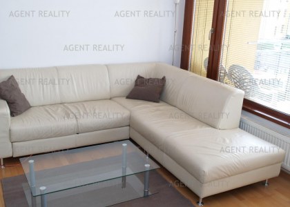 Pronájem zařízeného moderního bytu 3+kk, 80m2 s balkonem a garáží v  P6-Bílá Hora.