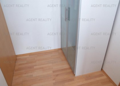 Pronájem zařízeného moderního bytu 3+kk, 80m2 s balkonem a garáží v  P6-Bílá Hora.