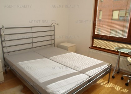 Pronájem zařízeného moderního bytu 3+kk, 80m2 s balkonem a garáží v  P6-Bílá Hora.