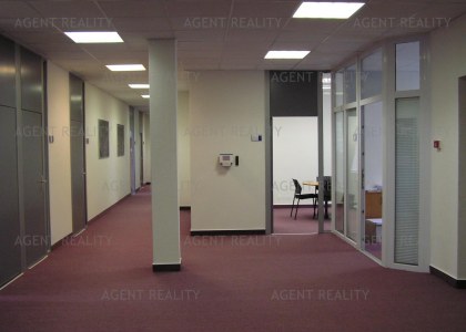  Pronájem jednotlivých  kanceláří od 50m2 v administrativní budově Praha 10-Strašnice