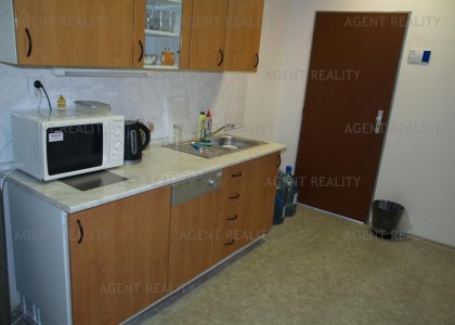 Pronájem jednotlivých  kanceláří od 50m2 v administrativní budově Praha 10-Strašnice