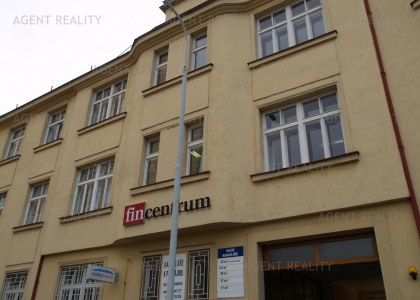 Pronájem kanceláře 13 m2 v administrativní budově u stanice metra v centru Prahy P8-Florenc.