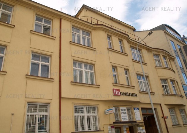 Pronájem kanceláře 13 m2 v administrativní budově u stanice metra v centru Prahy P8-Florenc.