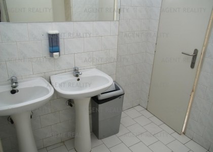 Pronájem kanceláře 13 m2 v administrativní budově u stanice metra v centru Prahy P8-Florenc.