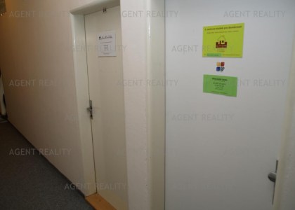 Pronájem kanceláře 13 m2 v administrativní budově u stanice metra v centru Prahy P8-Florenc.
