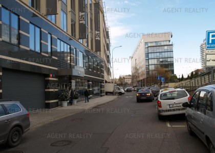 Pronájem kanceláře 13 m2 v administrativní budově u stanice metra v centru Prahy P8-Florenc.