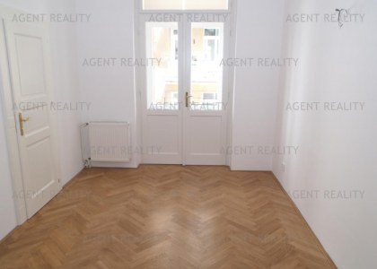 Pronájem výjimečné kaceláře 4+1,124m2 v rezidenčním domě v ulici Pařížská P1-Staré Město.