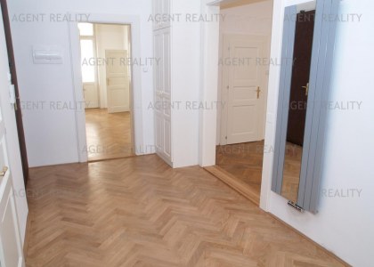Pronájem výjimečného bytu 3+1,124m2 v rezidenčním domě v ulici Pařížská P1-Staré Město.