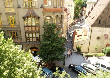 Pronájem výjimečného bytu 3+1,124m2 v rezidenčním domě v ulici Pařížská P1-Staré Město.