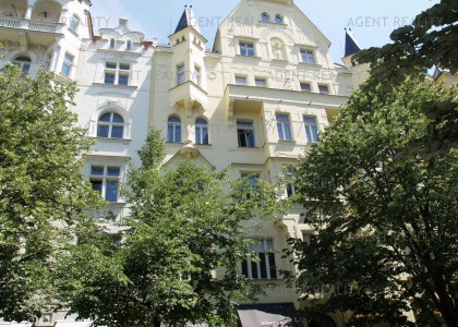 Pronájem výjimečné kyceláře 4+1,124m2 v rezidenčním domě v ulici Pařížská P1-Staré Město.