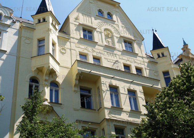 Pronájem výjimečného bytu 4+1,134m2 v rezidenčním domě v ulici Pařížská P1-Staré Město.
