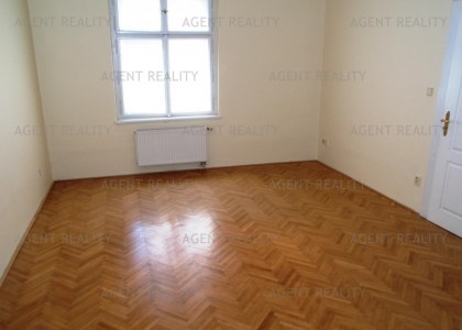 Pronájem výjimečného bytu 4+1,134m2 v rezidenčním domě v ulici Pařížská P1-Staré Město.
