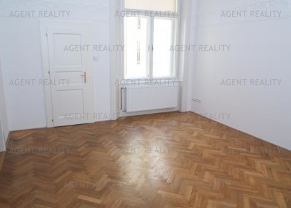 Pronájem výjimečné kyceláře 4+1,124m2 v rezidenčním domě v ulici Pařížská P1-Staré Město.