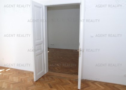 Pronájem výjimečné kyceláře 4+1,124m2 v rezidenčním domě v ulici Pařížská P1-Staré Město.