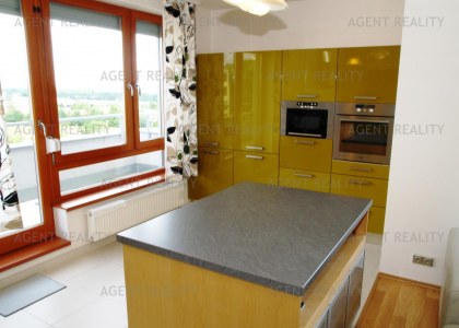 Pronájem modeního bytu 3+kk, 90m2 s dvěmi terasami 35m2 s parkovacím stáním v novostavbě P-Zličín