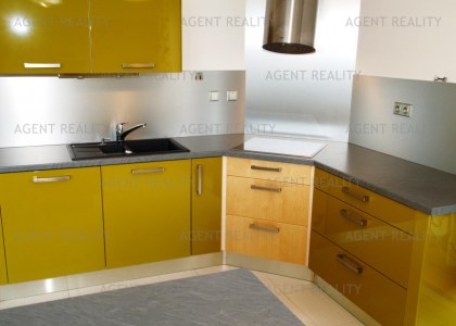 Pronájem modeního bytu 3+kk, 90m2 s dvěmi terasami 35m2 s parkovacím stáním v novostavbě P-Zličín