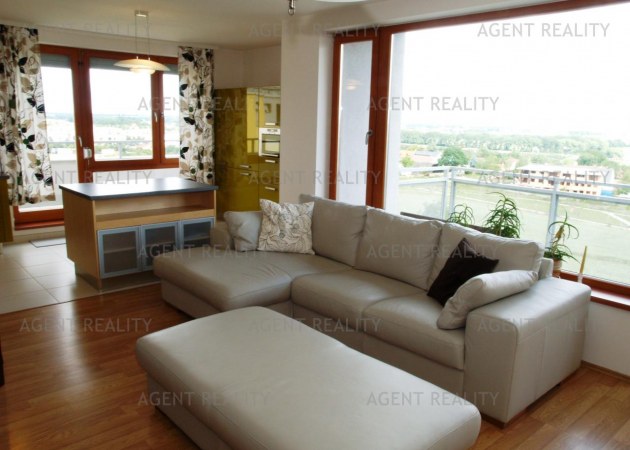 Pronájem modeního bytu 3+kk, 90m2 s dvěmi terasami 35m2 s parkovacím stáním v novostavbě P-Zličín