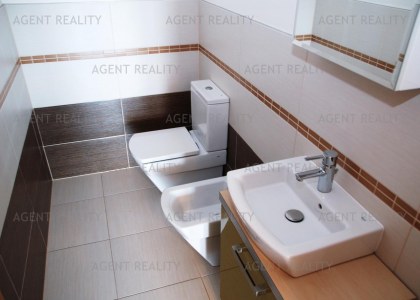 Pronájem modeního bytu 3+kk, 90m2 s dvěmi terasami 35m2 s parkovacím stáním v novostavbě P-Zličín