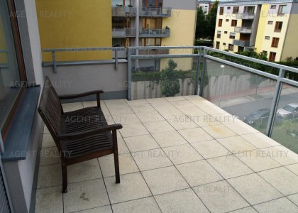 Pronájem modeního bytu 3+kk, 90m2 s dvěmi terasami 35m2 s parkovacím stáním v novostavbě P-Zličín