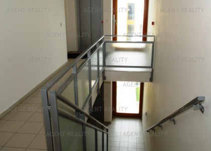 Pronájem modeního bytu 3+kk, 90m2 s dvěmi terasami 35m2 s parkovacím stáním v novostavbě P-Zličín