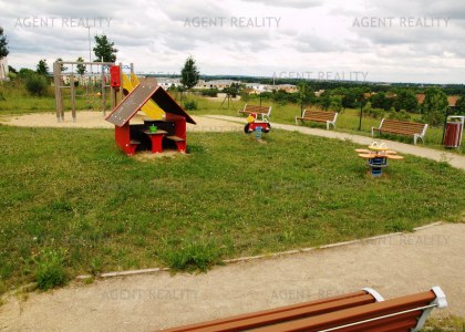 Pronájem modeního bytu 3+kk, 90m2 s dvěmi terasami 35m2 s parkovacím stáním v novostavbě P-Zličín