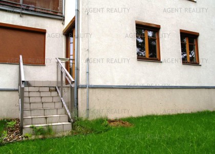 Pronájem moderního zařízeného bytu 2+kk, 79m2 +80m2 s předzahrádkou v novostavbě P10-Záběhlice 