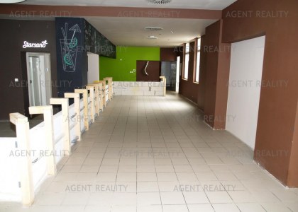 Pronájem nebytového prostoru 338m2 s výlohami a skladem 227m2 v oblíbené lokalitě P2-Vinohrady 