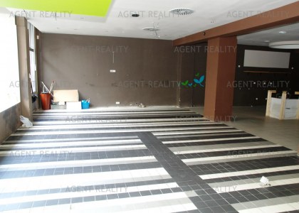 Pronájem nebytového prostoru 338m2 s výlohami a skladem 227m2 v oblíbené lokalitě P2-Vinohrady 