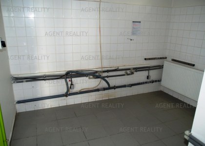 Pronájem nebytového prostoru 338m2 s výlohami a skladem 227m2 v oblíbené lokalitě P2-Vinohrady 