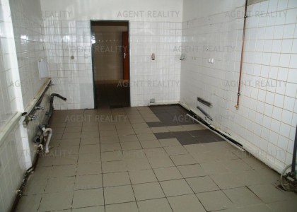 Pronájem nebytového prostoru 338m2 s výlohami a skladem 227m2 v oblíbené lokalitě P2-Vinohrady 