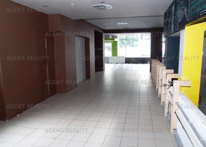 Pronájem nebytového prostoru 338m2 s výlohami a skladem 227m2 v oblíbené lokalitě P2-Vinohrady 