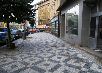 Pronájem nebytového prostoru 338m2 s výlohami a skladem 227m2 v oblíbené lokalitě P2-Vinohrady 