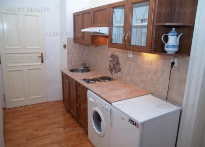 Pronájem bytu 1+1,42m2 nedaleko Vltavy a Kinského zahrady v těsné blíkosti OC Anděl P5-Smíchov.