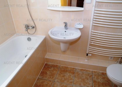  Pronájem moderního bytu 2+kk, 44m2 s balkonem a garážovým staním v Praha 6- Bílá Hora