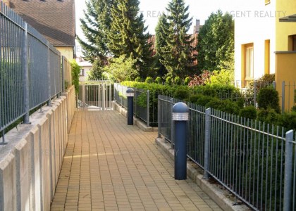  Pronájem moderního bytu 2+kk, 44m2 s balkonem a garážovým staním v Praha 6- Bílá Hora