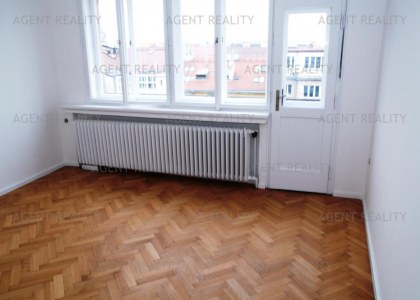 Prodej rekonstruovaného bytu 3+kk,93m2 v činžovním domě s dvěma terasami a výtahem v P7-Holešovice.