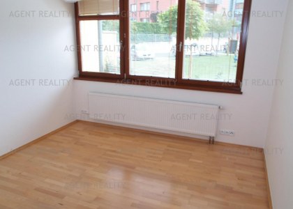 Pronájem moderního bytu 3+kk, 69m2 v novostavbě s garáží a předzahrádkou 120m2 v P6- Bílá Hora.