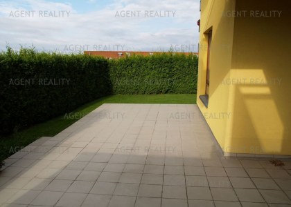 Pronájem moderního bytu 3+kk, 69m2 v novostavbě s garáží a předzahrádkou 120m2 v P6- Bílá Hora.