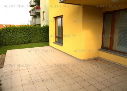Pronájem moderního bytu 3+kk, 69m2 v novostavbě s garáží a předzahrádkou 120m2 v P6- Bílá Hora.