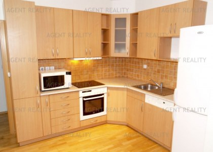 Pronájem moderního bytu 3+kk, 69m2 v novostavbě s garáží a předzahrádkou 120m2 v P6- Bílá Hora.