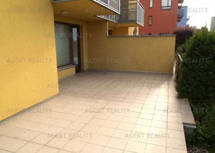 Pronájem moderního bytu 3+kk, 69m2 v novostavbě s garáží a předzahrádkou 120m2 v P6- Bílá Hora.