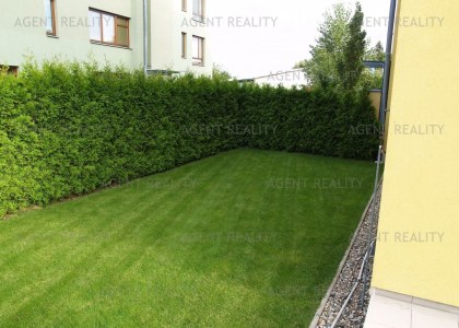 Pronájem moderního bytu 3+kk, 69m2 v novostavbě s garáží a předzahrádkou 120m2 v P6- Bílá Hora.