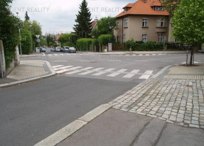 Pronájem velkého bytu 3+kk, 100m2 v prvorepublikové  vile na Ořechovce P6-Střešovice.
