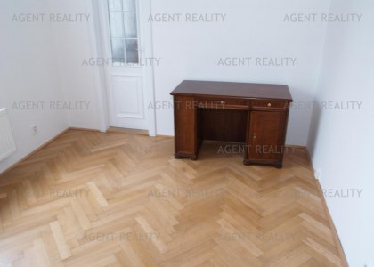 Pronájem velkého bytu 3+kk, 100m2 v prvorepublikové  vile na Ořechovce P6-Střešovice.