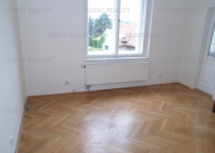 Pronájem velkého bytu 3+kk, 100m2 v prvorepublikové  vile na Ořechovce P6-Střešovice.