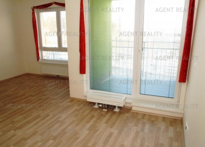 Pronájem pěkného bytu 1+kk,32m2 s balkonem v zabydlené novostavbě Praha - Uhříněves.