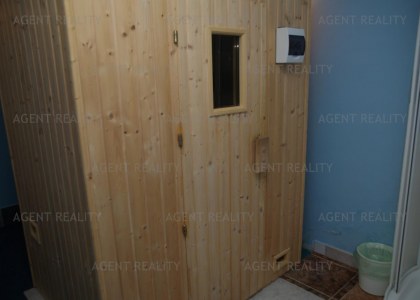 Prodej zavedeného pensionu 750m2 s obchodními prostory 200m2 a s dobrým výnosem v centru Harrachova.